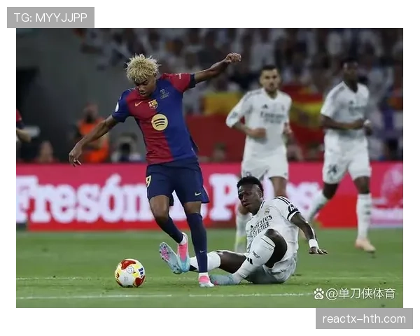 巴萨球员神勇发挥助球队逆转取胜,状态回升重燃争冠希望